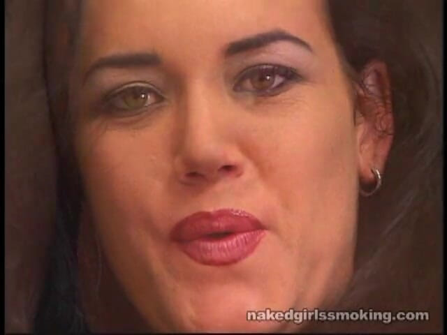 Kick Ass Pictures: Film in streaming dalla fede di ragazze nude che fumano