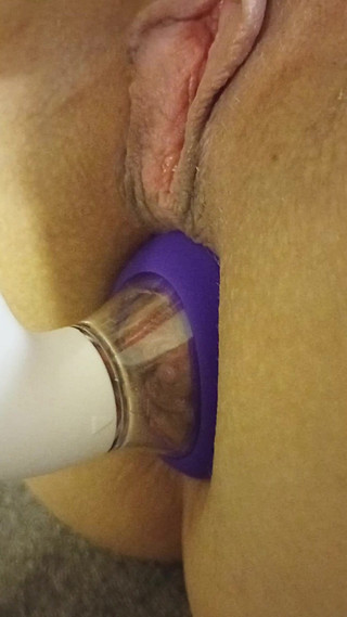 Jamponie Sexy Hot Milf: Ateşli Seksi Kadın Amcık Pompasını Götüne Sokuyor