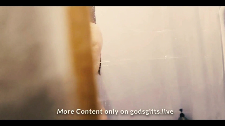 Godsgifts1: Üvey üvey kız kardeşimi duşta mastubating yaparken yakaladım