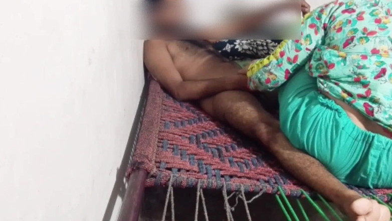 Wajidsexy: Un mari desi pakistanais taquine la chatte de sa femme