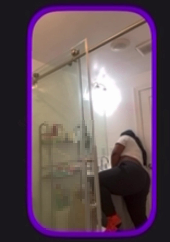 Anye Meshell: うーん、このエッチな男たちがビデオ通話で私を見ている