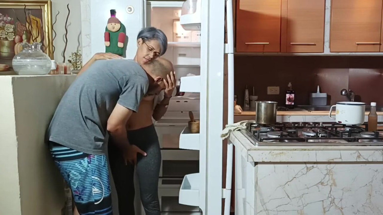 Swingersamateur40: Disfruto cuando mi esposo está fuera y me comporto como...