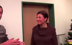Je tiefer in ihre muschi, desto besser