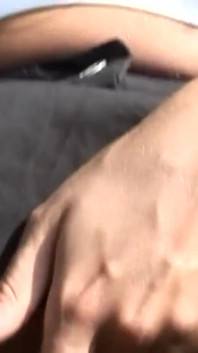 Arrapata masturbazione all'aperto per una giovane milf rossa arrapata