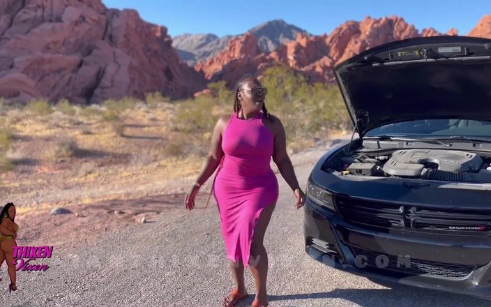 Webusss: Người phụ nữ da đen béo đụ trước xe với một người...