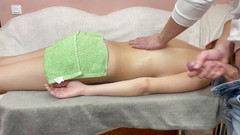 Ari: Мій новий масажист дуже дивний, він почав дрочити мені на спину і кінчити на мене