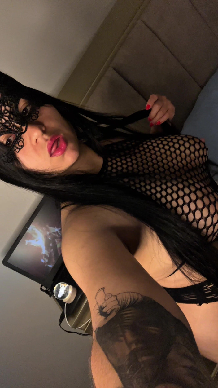 kaithsaumeth: Masked Young Girl with Fat Pussy Masturbates