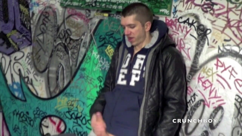 Crunch Boy: Гей жорстко відтраханий гангстерами в метро