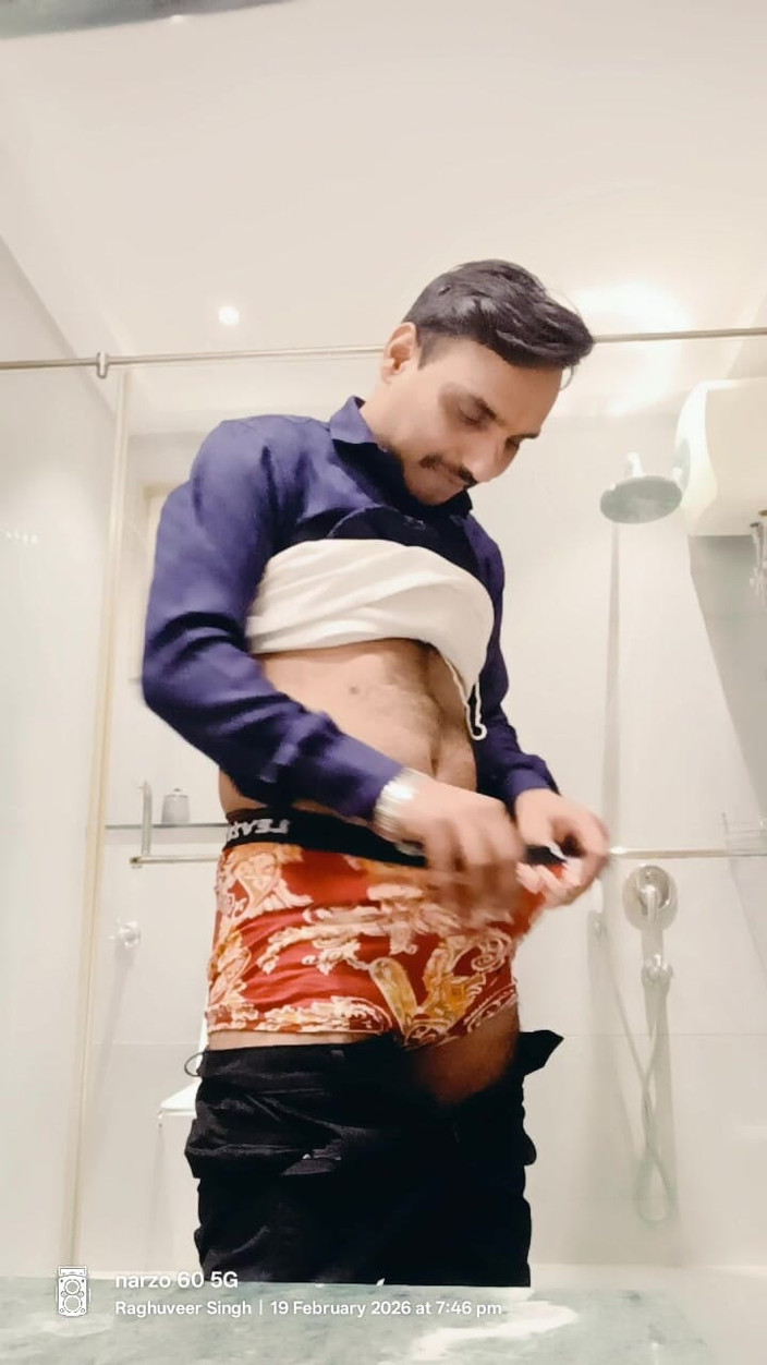 Rajasthani-old-lover: Berpakaian dan melancap