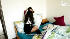 Czech Soles - foot fetish content: Kissenkampf zwischen zwei sexy asiatischen teen-fußmädchen