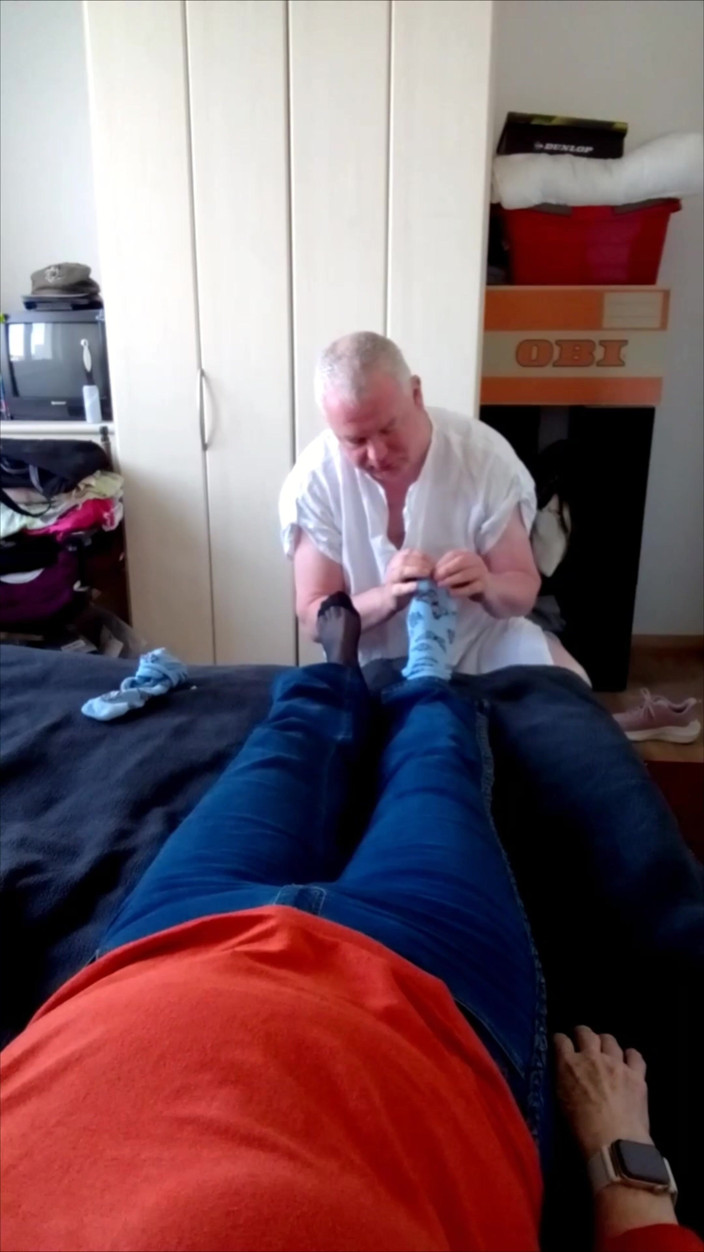 NylonjungeCarmen: Kaki Nilon Seksi Nenek Di Sore Hari