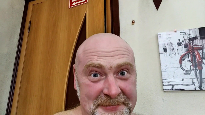 AimeeParadise: Mogen slyna AimeeParadise testar klitoris och nippelklämmor!