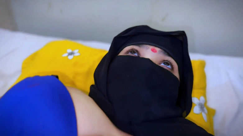 Aria Mia: Iubita musulmană hijabi îmi trimite un videoclip cu lins de pizdă...