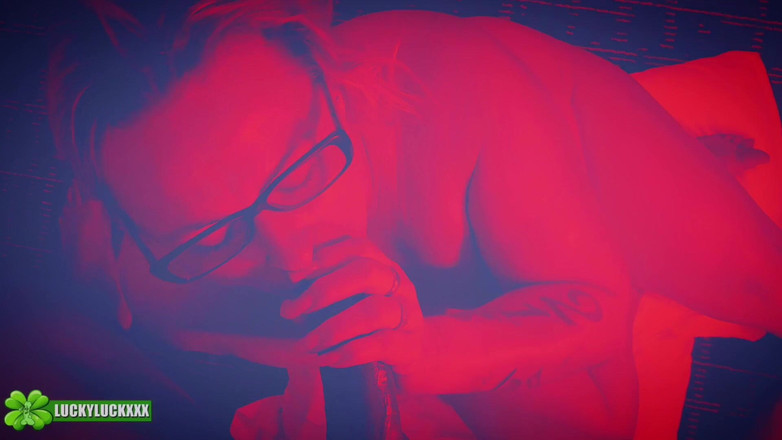 Lucky Luck XXX: Šťastná dívka Brynn - Speciální pov kouření s červeným světlem