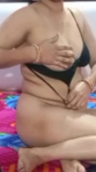 Sayra Berkongkek letupan gaya baru menunjukkan pepek dan pantat