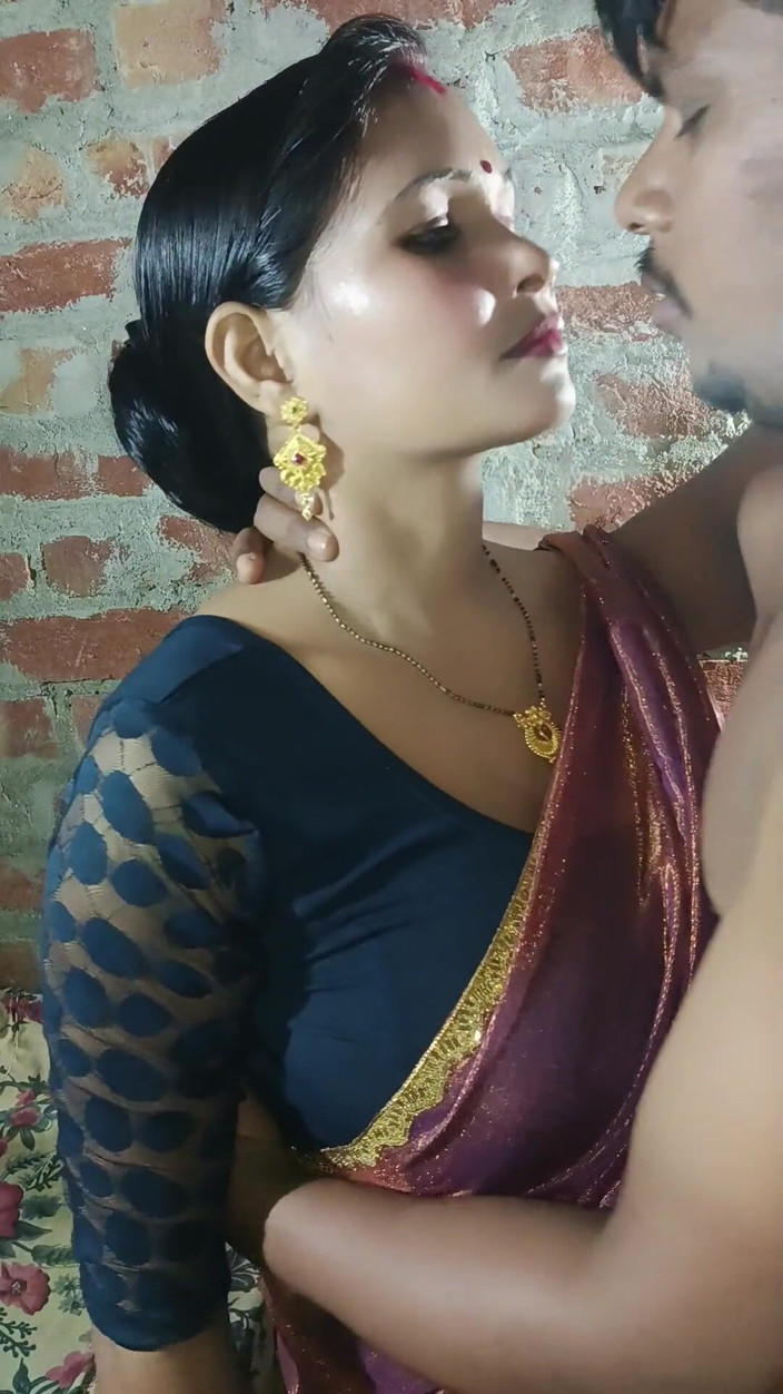 Renudbf: मैंने अपने दोस्त की हॉट पत्नी को इतना चूमा कि उसकी गीली हो गई और उसने सेक्स के लिए हां कहा।