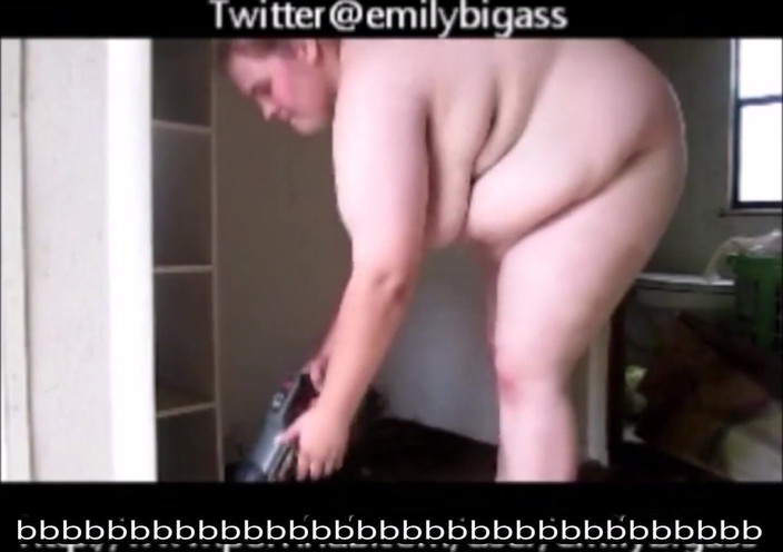 Fat Goddes: Lucrând goală la locul de muncă am fost prins de șeful...