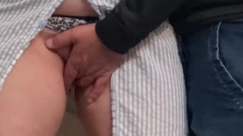 PriyaNaavya: Stranger Perv gnuggar min fitta i tunnelbanan