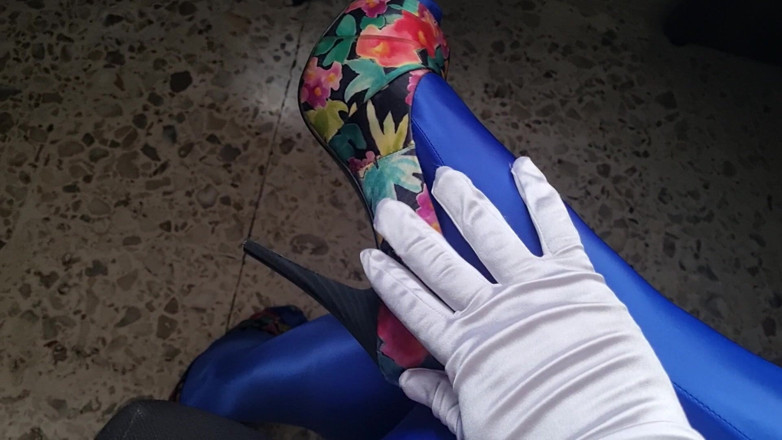 My panties: Můj teplý klitoris vyrůstá z mých těsných saténových kalhotek