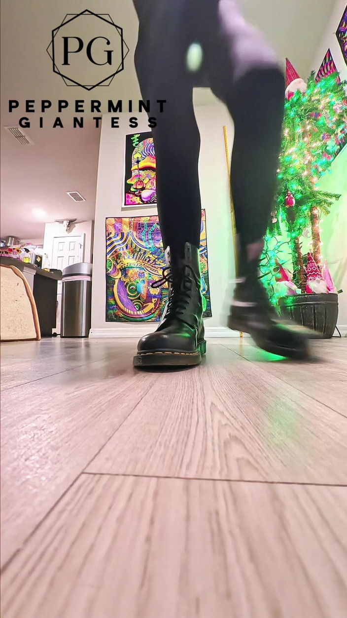 Peppermint Giantess: 6'7 La gigantessa in Doc martens calpesta duro vizioso stomps...