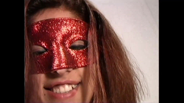 My Dirty Family: Fantastyczna młoda amatorka zamaskowana milf z ładnymi cyckami masturbuje się swoją...