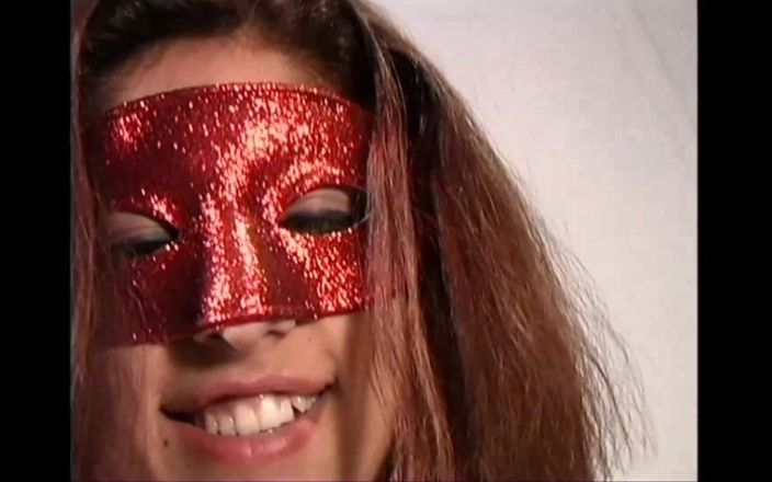 My Dirty Family: Fantástica jovem amadora mascarada milf com peitos bonitos masturba sua...