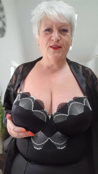 Uk Joolz: Navy blue satin