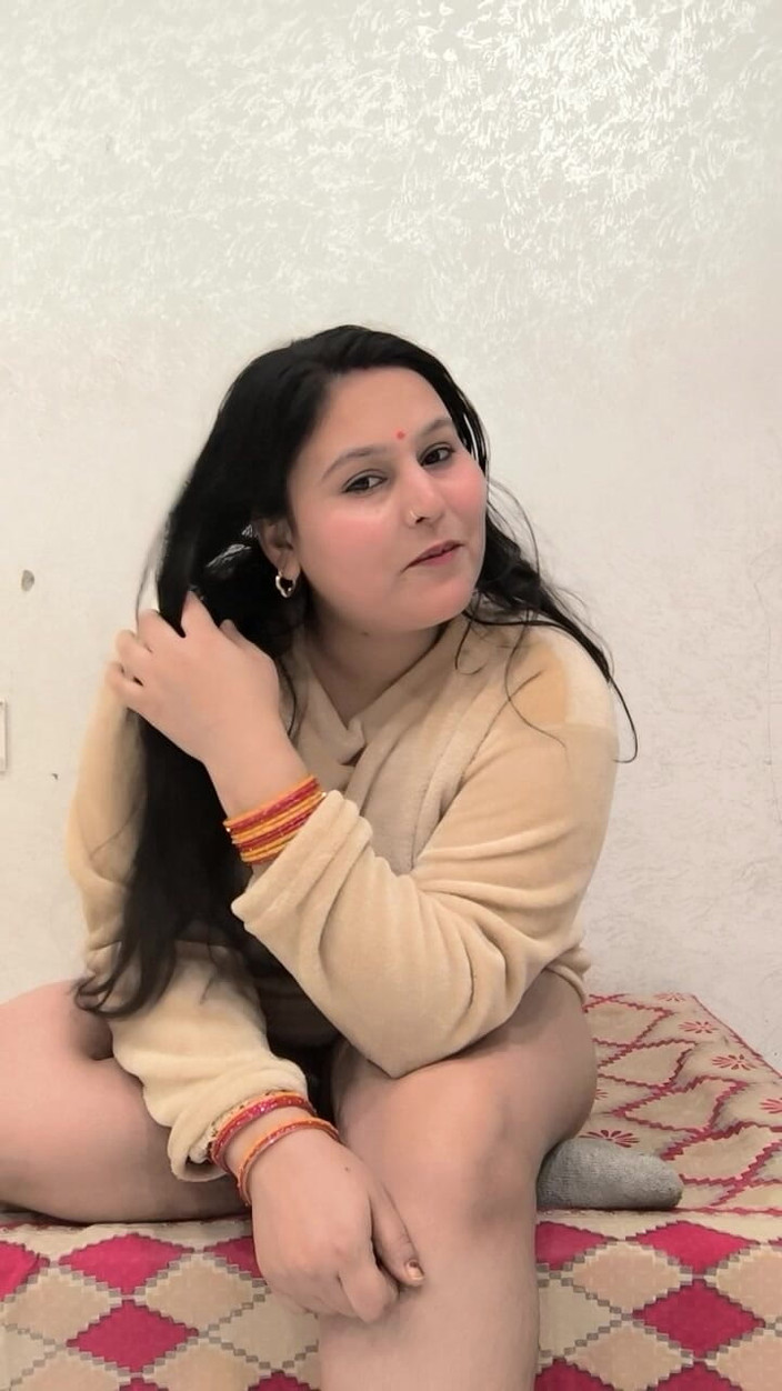 Desi chudai hub: Menjolok pepek dengan mendalam