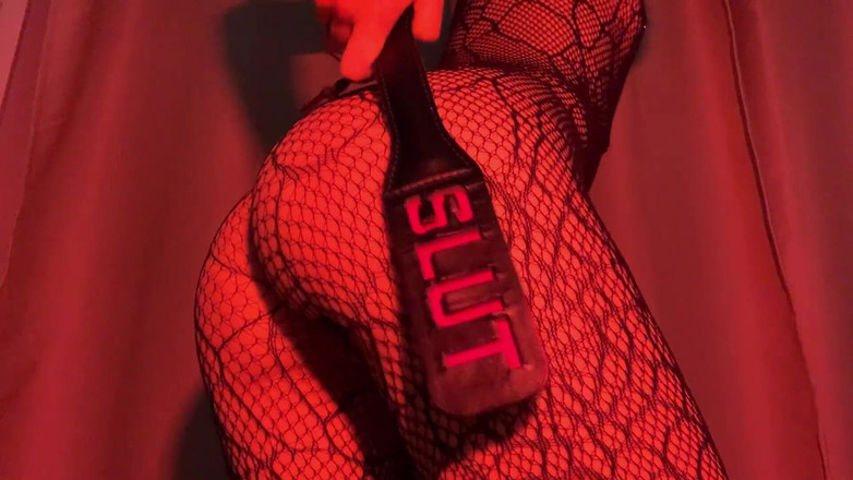 Dirty slut 666: 我喜欢用我的色情服装和健美的身体挑逗你
