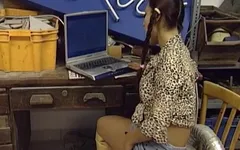Dolly将女孩送给女孩