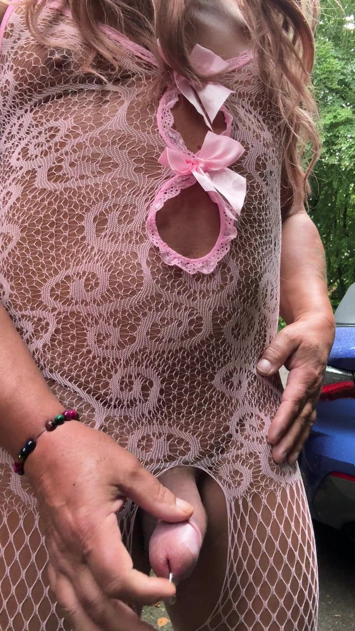 Kellycd2022: Sexy Crossdresser Kellycd2022 Vídeo rápido da manhã em macacão rosa...