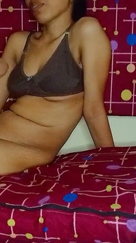 Handjob, urut minyak & seks di atas katil untuk membuatkannya hajat
