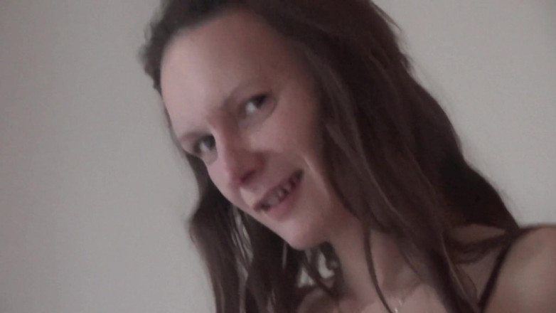 All Those Girlfriends: Nikita lagi asik fingering memeknya yang berbulu selesai olahraga
