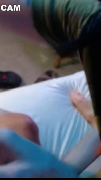 Orta Yaşlı Seksi Kadın Komşu Deneyimsiz Havuz Çocuğunu Baştan Çıkarıyor