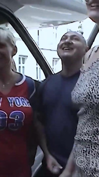 Sexy blondýnka chce parkovat Na parkovišti Sex
