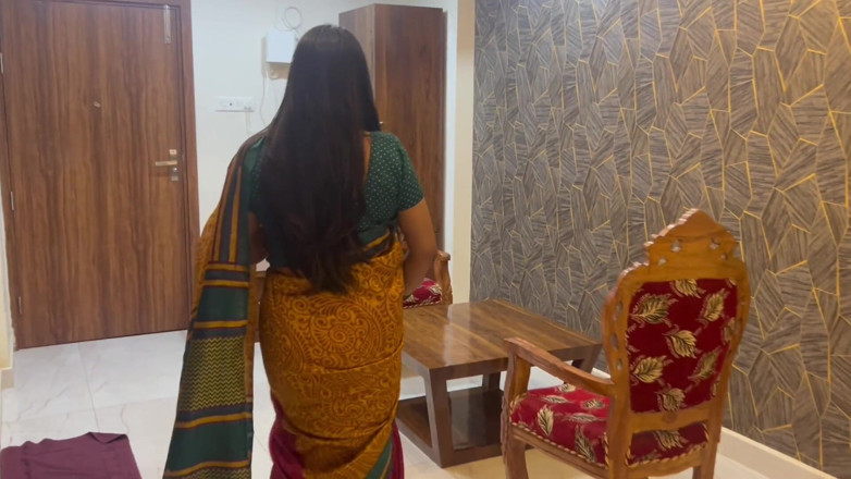 Besharam Jodi: Desi Ấn Độ saree bị đụ bởi người anh kế besharam trẻ hơn...