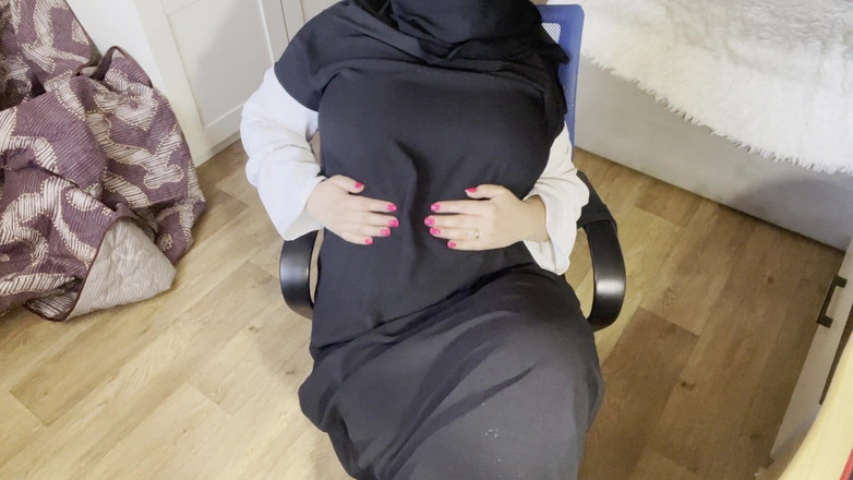 Lux Eva: Турецкая женщина с красивыми глазами мастурбирует в колготках