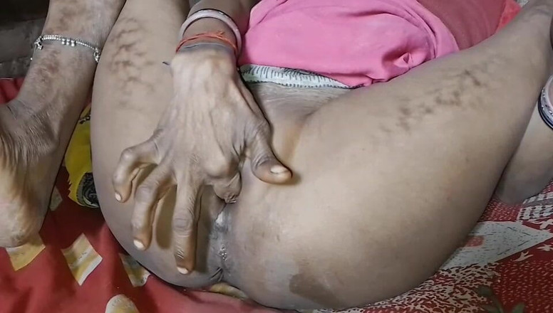 Deshi girl 9: ペチコートを脱いで脇に置いたとき