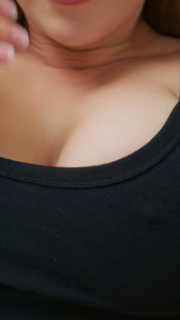 Gordita milf esperándote cuando tu marido no está en casa