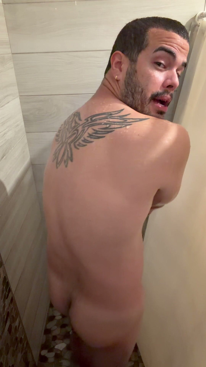 LukeSan: Shower Time