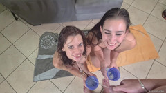 domslutfucker: Dvě chcaní toužící děvky polykají moje čůrání z mrdky, POV