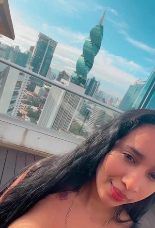 Leyne Rodriguez: Günaydın tatlım. Enfeslerimi beğendin mi?