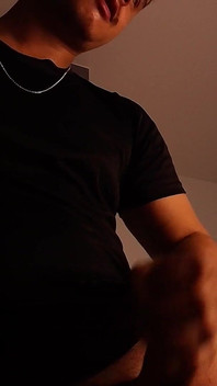 Nedívej se na mě, když se dotýkám sama sebe!