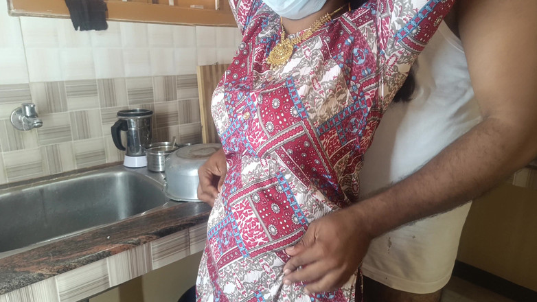 Wonder: 主婦がキッチンでセックス