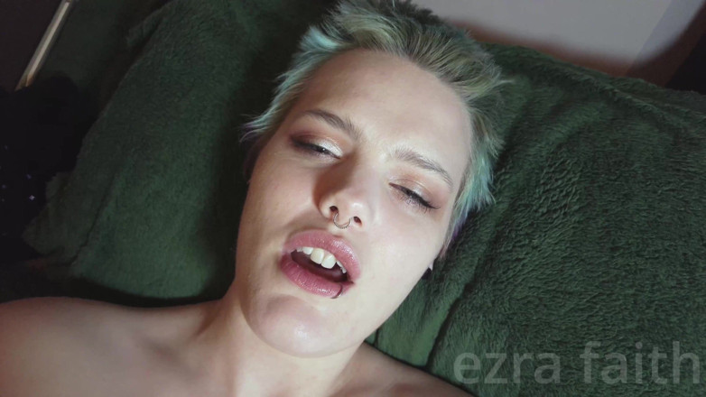 Ezra Faith: Mooie doodsangk voor stiefvader - 4k mp4
