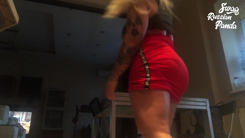 Swag Russian Panda: Pussy teasing during the twerk dance