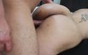 Tatto womane: Nadržená teenagerka šuká svou macechu Tatto macechu