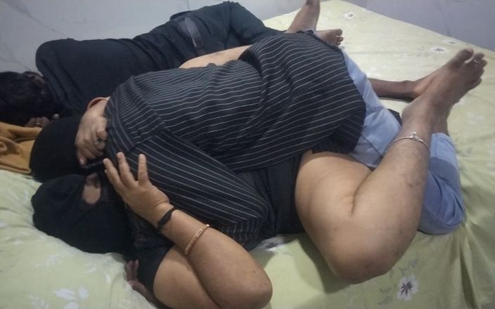 Benita sweety: Studentă face sex cu mătușa, soțul ei nu este interesat...