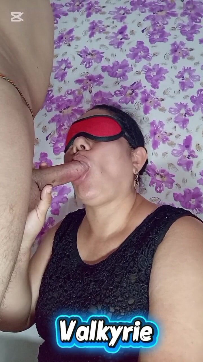 Valkyrie Blowjob and Deepthroat: Domácí orální sex s maskou na oči