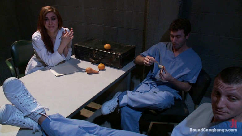 Bound Gang Bangs by Kink: 펜트하우스 펫 Phoenix Marie가 패딩 셀에서 따먹혀서 따먹혀